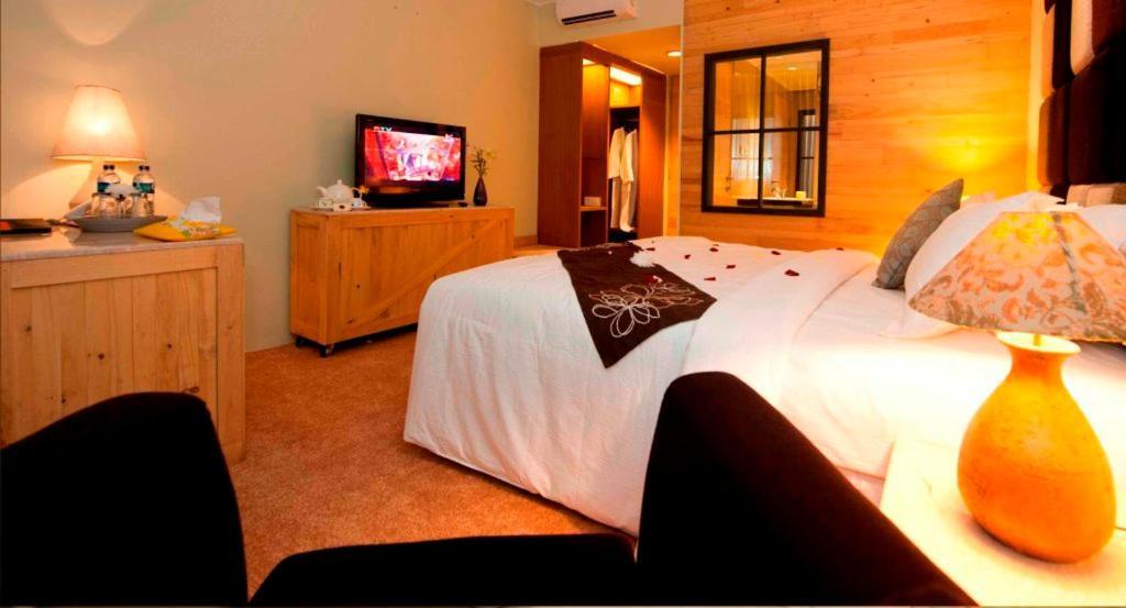 Chara Hotel Бандунг Экстерьер фото